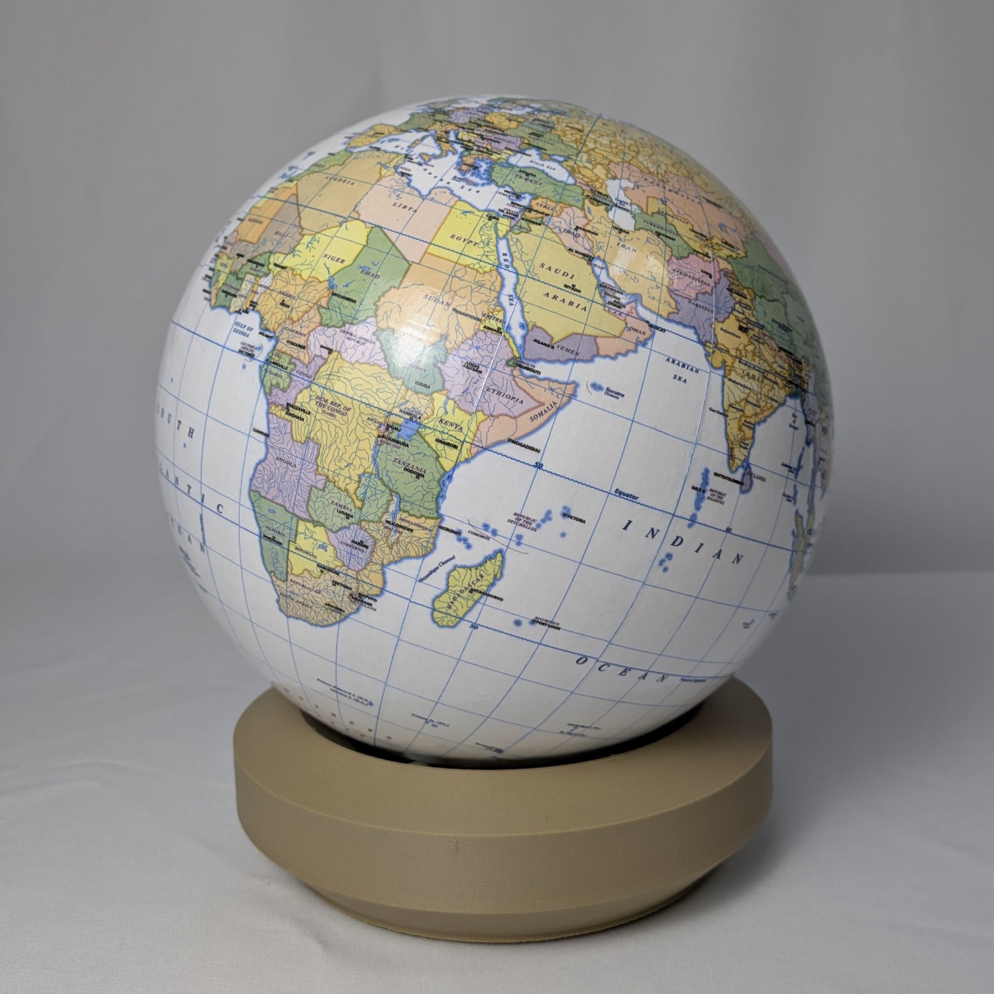 22cm White Political World Globe