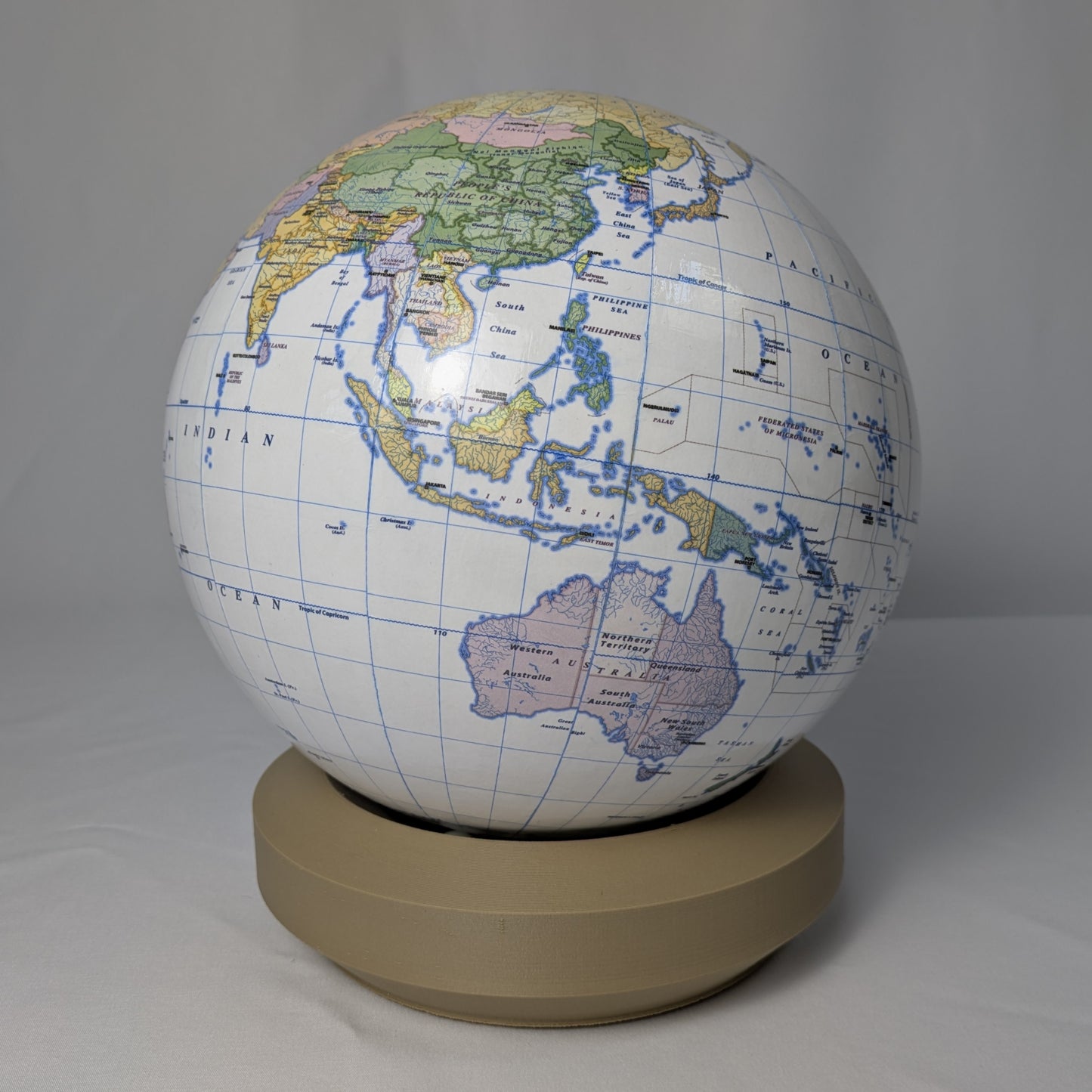 22cm White Political World Globe
