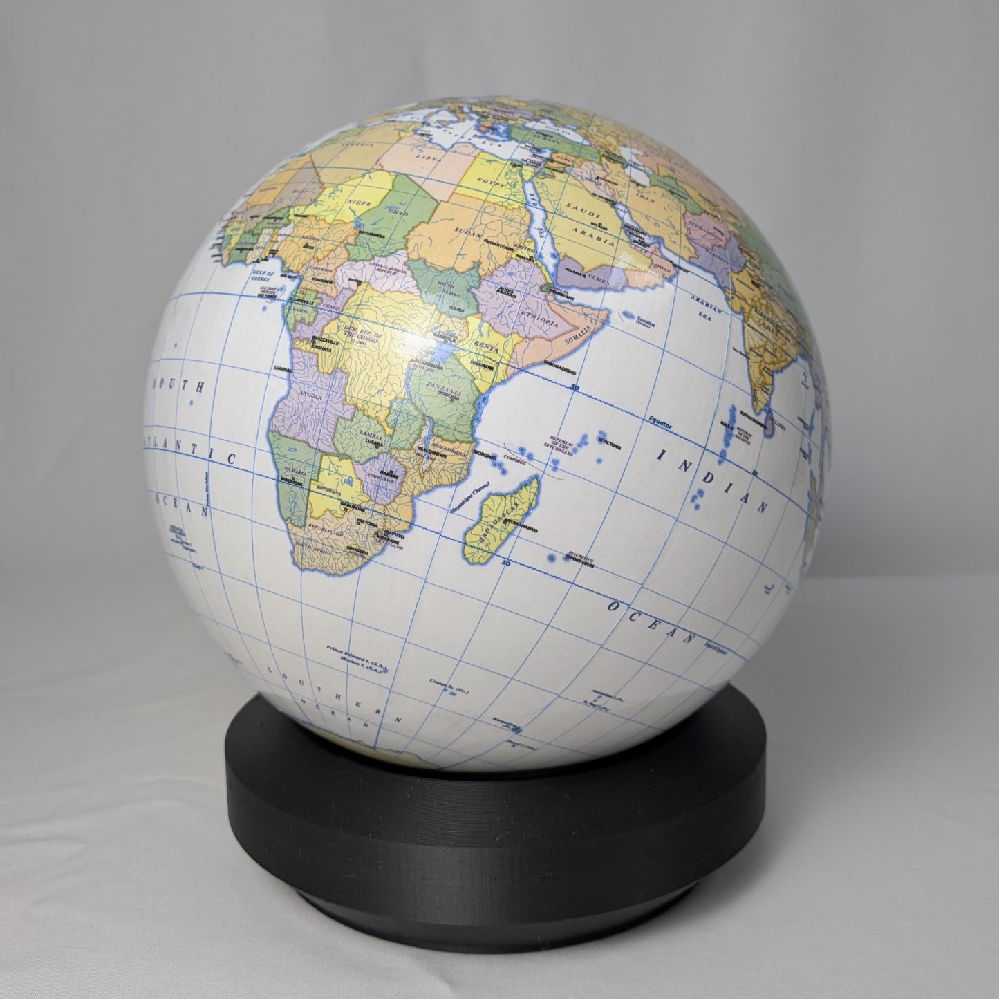 22cm White Political World Globe