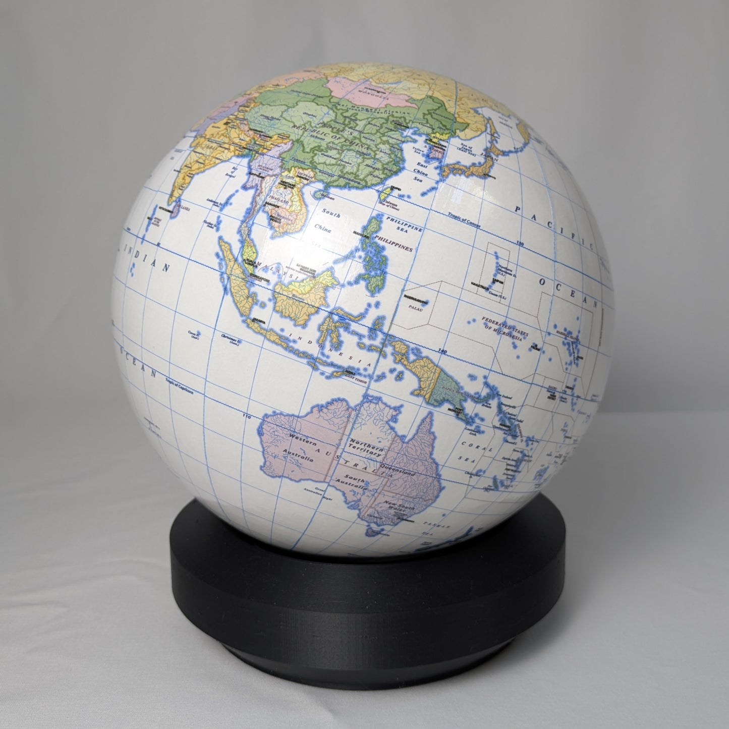 22cm White Political World Globe