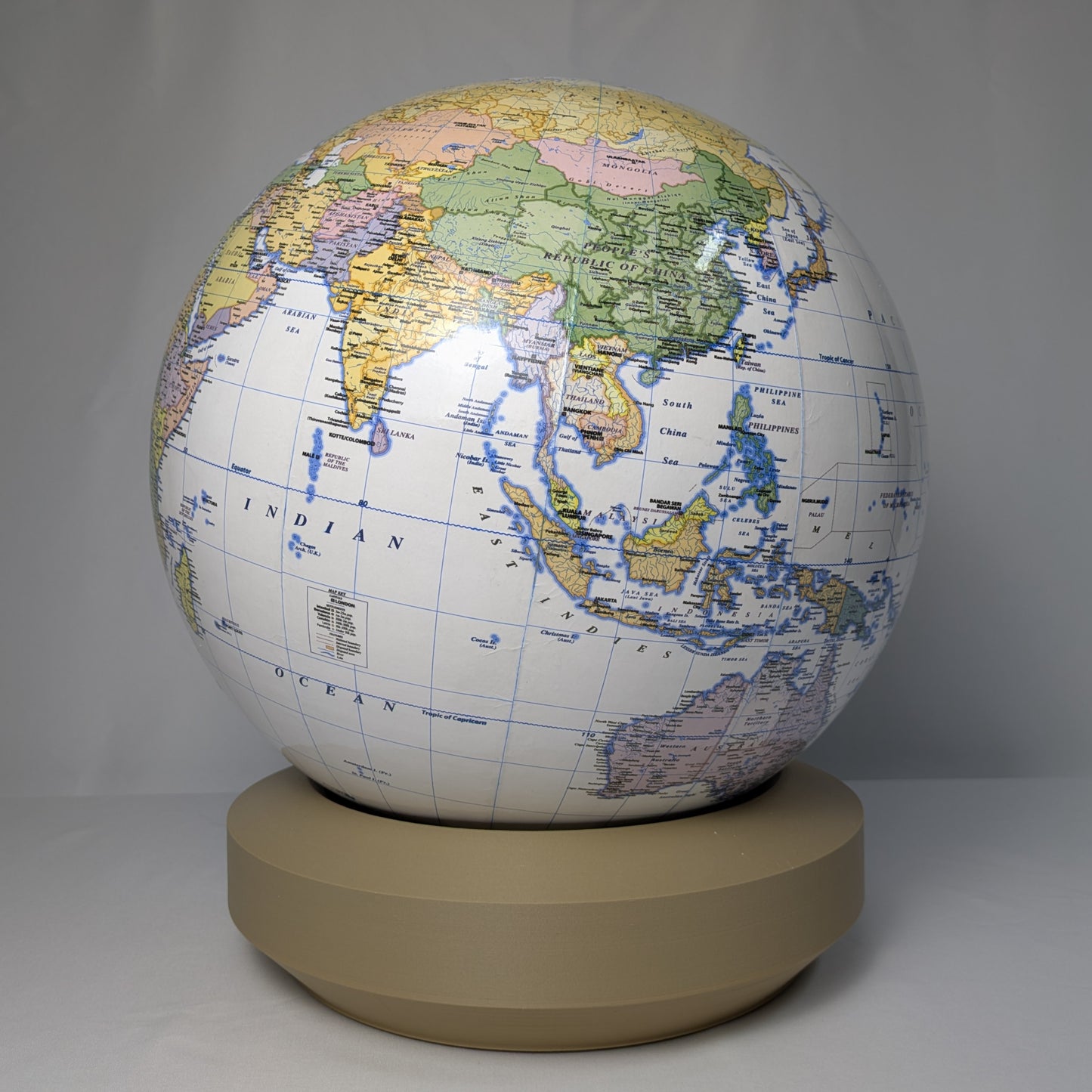 36cm White Political World Globe